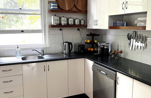 Mullamuddy Cottage | 'Alora' Charming 3-bedroom cottage in a serene setting.