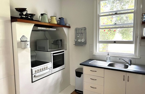 Mullamuddy Cottage | 'Alora' Charming 3-bedroom cottage in a serene setting.