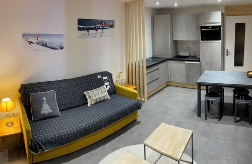 Cognet Apartment | Alpe d'Huez 4-person apartment at the foot of the slopes, 150m from the ski lifts