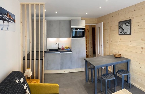 Cognet Apartment | Alpe d'Huez 4-person apartment at the foot of the slopes, 150m from the ski lifts