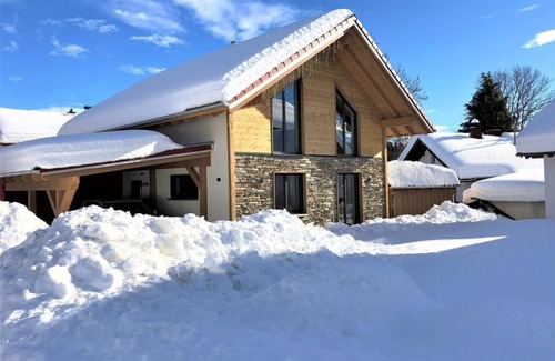 Oberzollhaus House | Alpenchalet Allgäu - vacation home, shower or bath, WC, 2 bedrooms