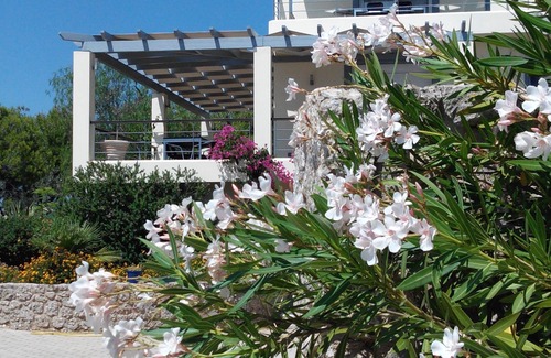 Kilada Apartment | Alphavilla – Relax in this holiday home in a quiet location with beautiful sea view. Welcome!