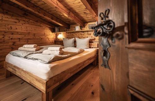 Bad Ischl House | Alpin-Chalet in Alleinlage in Bad Ischl - Wald, Kamin, Sauna & Badeplatz