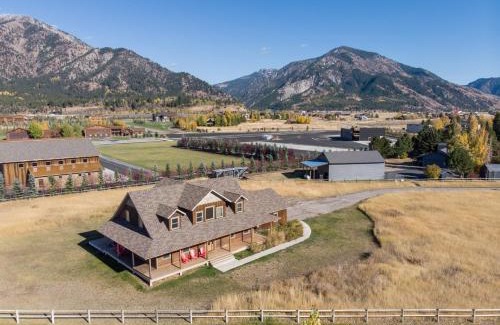 Alpine Northwest House | Alpine Airspace by KABINO Airpark Foosball Garage Satellite