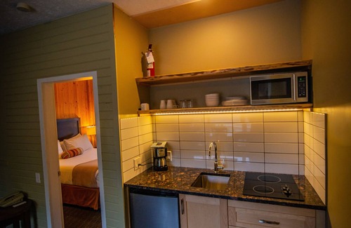 Nelson Hotel | Alpine Inn & Suites