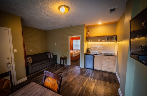 Nelson Hotel | Alpine Inn & Suites