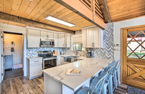 Cle Elum Cabin | Alpine Retreat w/Hot Tub & Mountain Views!
