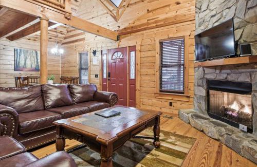 White Oak Lodge House | Alpine Spirit - Smoky Mountain Family Fun!