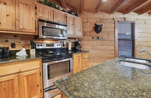 White Oak Lodge Cabin | Alpine Spirit - Smoky Mountain Family Fun!