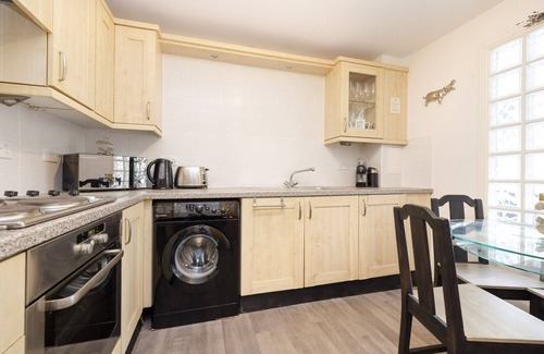 Gorgie Apartment | ALTIDO stylish 2bed flat w/balcony & free parking