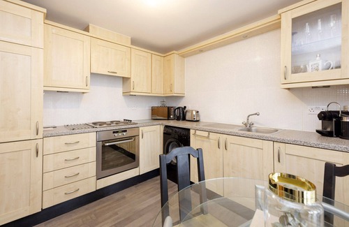 Gorgie Apartment | ALTIDO stylish 2bed flat w/balcony & free parking