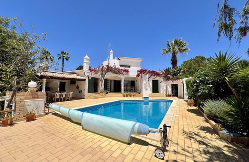 Alcalar Villa | ALVOR TRADITIONAL VILLA WITH POOL by HOMING