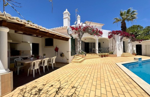 Alcalar Villa | ALVOR TRADITIONAL VILLA WITH POOL by HOMING