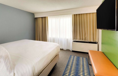Oyster Point Hotel | Always a Great Idea To Unwind! Pets Allowed, Near Costaños Canyon Park