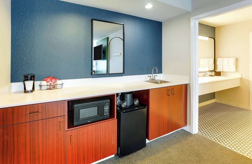 Oyster Point Hotel | Always a Great Idea To Unwind! Pets Allowed, Near Costaños Canyon Park