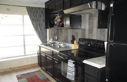Lake Brownwood House | Always Home In Texas Cabin with WiFi, and plenty of yard.