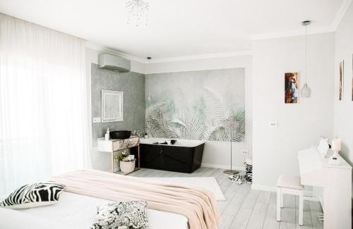 Timisoara Apartment | AM Apartment 13 Studio with Piano & Bathtub