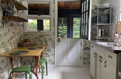 Amagansett North House | Amagansett Historic Ocelot Cottage - walk to town, bike to beach!