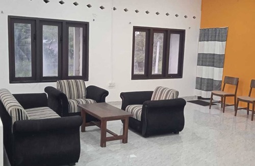 New Town Cabin | Amani Homes,4-bedroom building with WiFi, and AC in delightful Anuradhapura