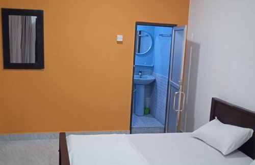 New Town Cabin | Amani Homes,4-bedroom building with WiFi, and AC in delightful Anuradhapura