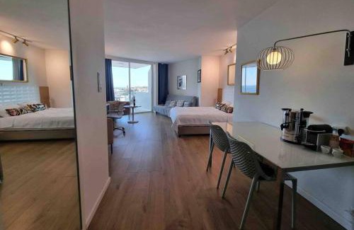 Herzliya Pituach Apartment | Amano Seaview Suite