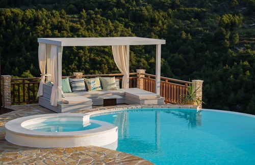 Anafonitria Villa | Amara Villa - Luxurious 6 Bedroom Villa with Private Pool