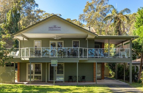 Smiths Lake House | Amaroo Sunset Lodge - Pacific Palms Holidays