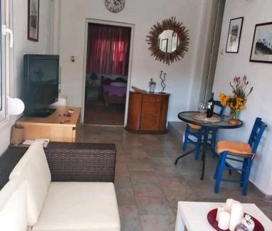 Pyrgos House | Amaryllis sweet home