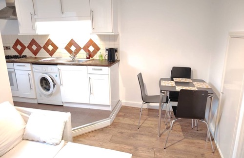 Fulham Broadway Apartment | Amazing 1 bed flat in Fulham near Chelsea Stadium!