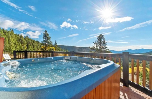 Saint Mary's Cabin | Amazing 10,000-Ft Views Vacation Retreat w/Hot Tub & PS5 Fun