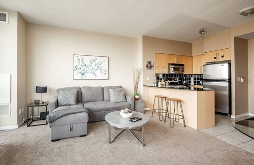 Niagara Apartment | Amazing 1BR Condo - Parking!