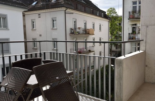 Seefeld Apartment | Amazing 2BR near Lake - Flower 33
