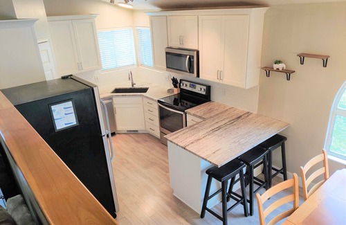 West Jordan House | Amazing 3 Bedrooms/2 Bathrooms home with PRIVATE HOT TUB!