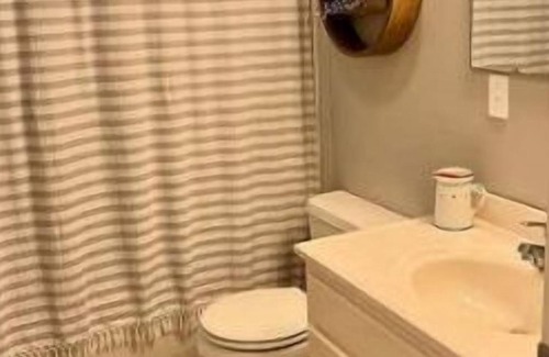 Vincennes House | Amazing 4 Bdrm House- Sleeps 10