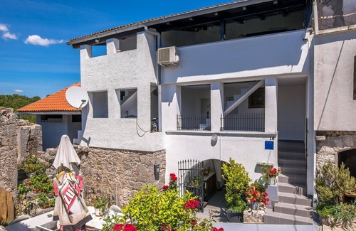 Polje Apartment | Amazing apartment in Zupanje with WiFi