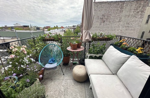 Greenpoint Apartment | Amazing Apartment w Balcony. Quiet, full of light and Next to the Park!