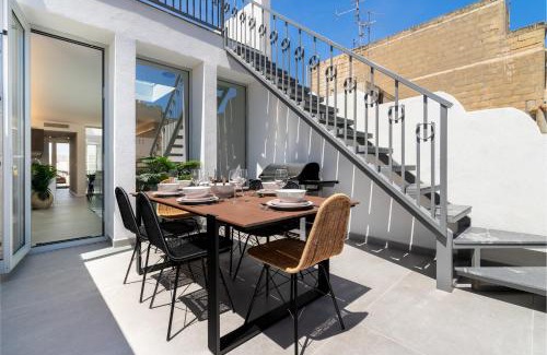 Sliema House | Amazing Art Deco Villa 150m to sea with Daily Housekeeping