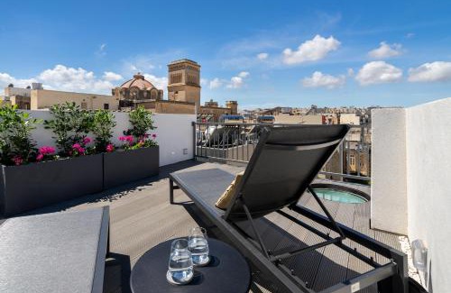 Sliema House | Amazing Art Deco Villa 150m to sea with Daily Housekeeping