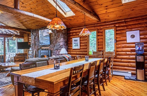 Bonfield Cottage | Amazing Canadiana 4 Bedroom log Cottage.