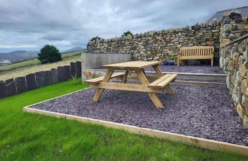 Llanllyfni House | Amazing coastal & sunset views in Eryri (Snowdonia)