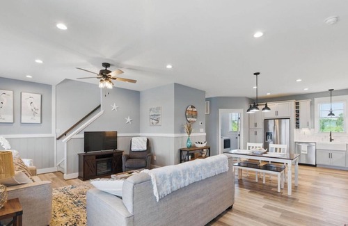 Sharps House | Amazing Dunnsville River House With Great Views and Sunrises, Peaceful Setting.