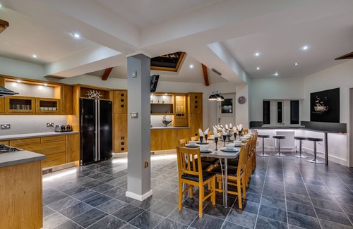 Holmfirth House | Amazing Family House Sleeps 12 with Private Hot Tub in Tranquil Location