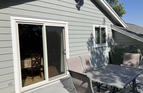 Chanhassen House | Amazing for Families 4 acres Firepit Arboretum and Lakes nearby Sleeps 10