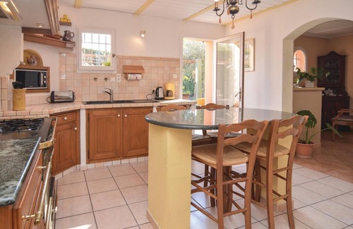 Saint-Privat-des-Vieux House | Amazing home in St-Privat-des-Vieux