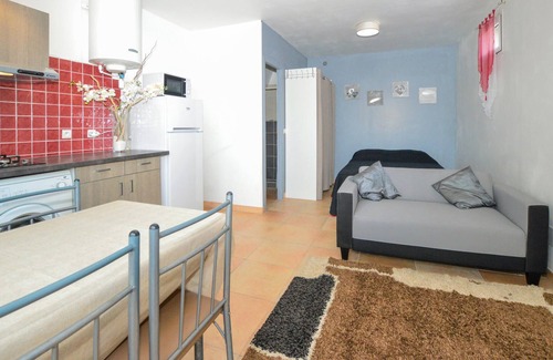 Aleria House | Amazing home in Aleria with WiFi