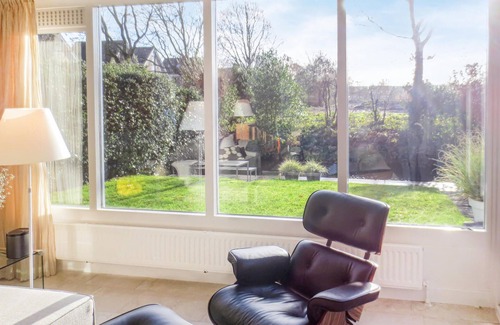Bergen House | Amazing home in Bergen with WiFi