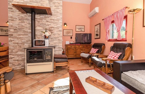 Kula Norinska House | Amazing home in Desne with kitchen