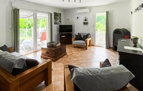 Molieres-sur-Ceze House | Amazing Home In Molières-Sur-Cèze
