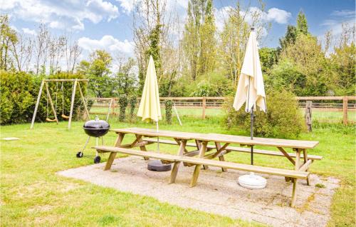 Vieux-Pont-en-Auge House | Amazing Home In St Pierre En Auge
