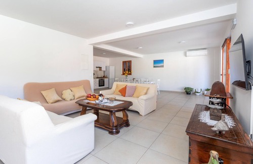 Momici House | Amazing home in Kula Norinska with WiFi